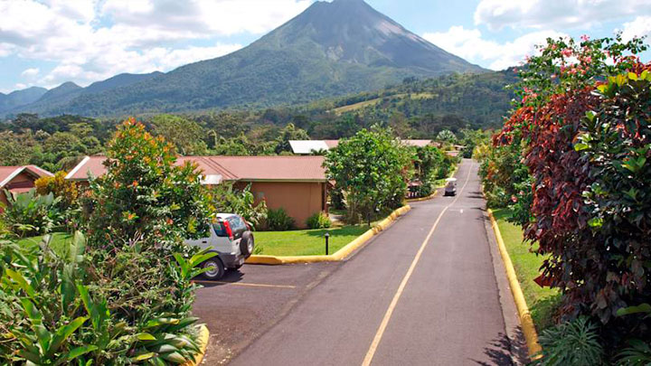 Hoteles-Montana-Arenal_Springs-3-720x405